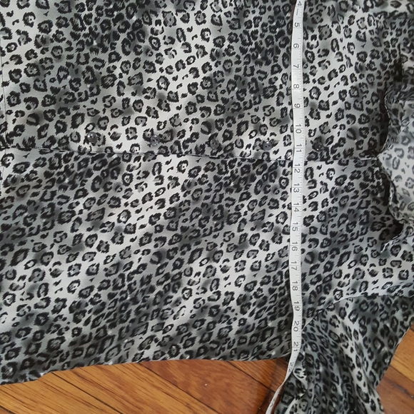Leopard Print Petite Top - Picture 4 of 6